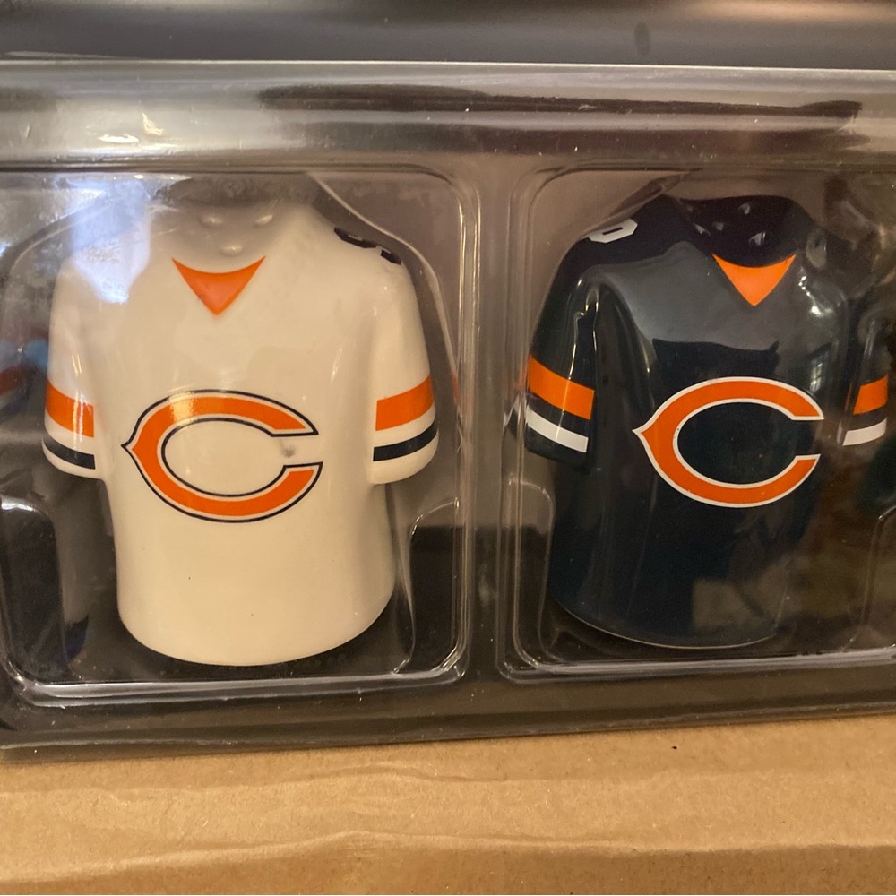 Chicago Bears Game day salt n pepper shakers